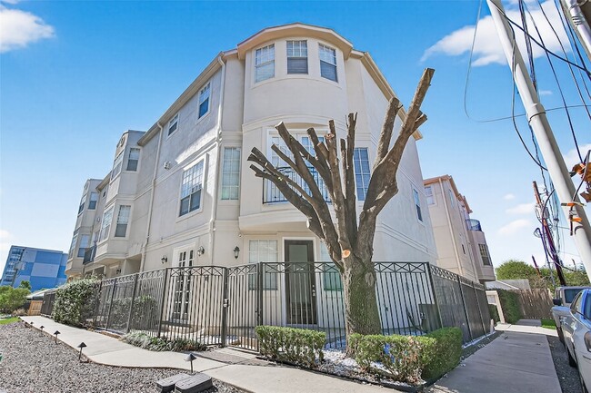 Photo - 105 Detering St House