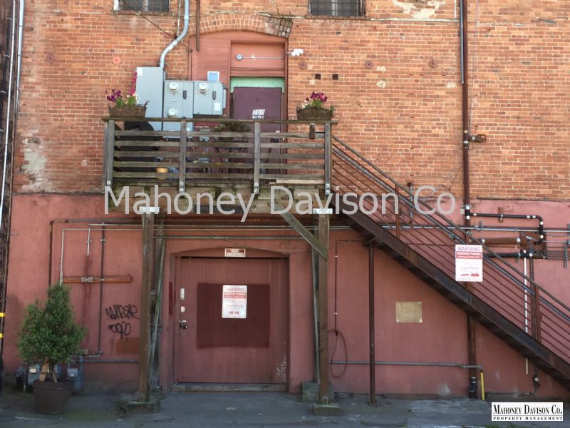 Primary Photo - 1 bdrm/1.5 bath urban apartment in downtow...