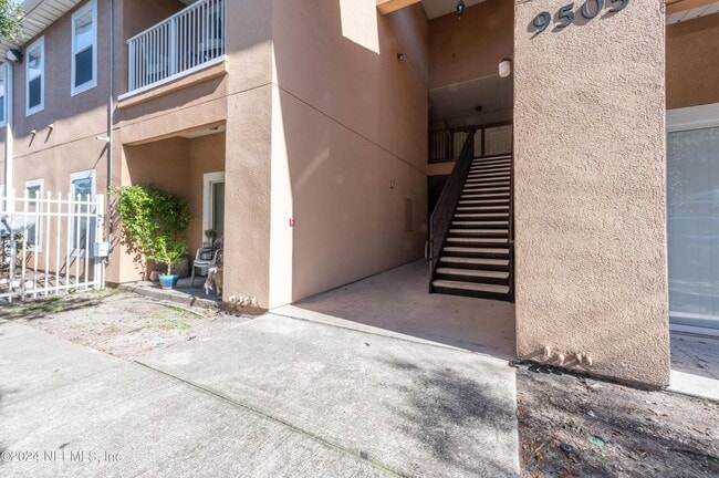 Building Photo - 9505 Armelle Way