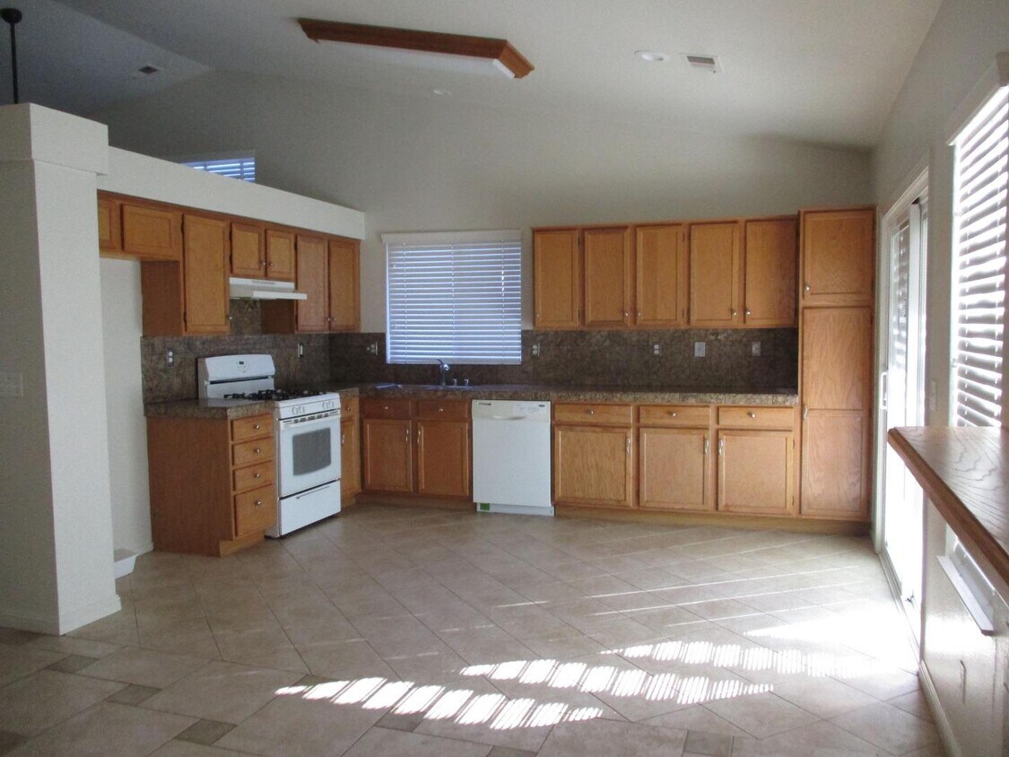 Primary Photo - 2010 Evelyns Dr