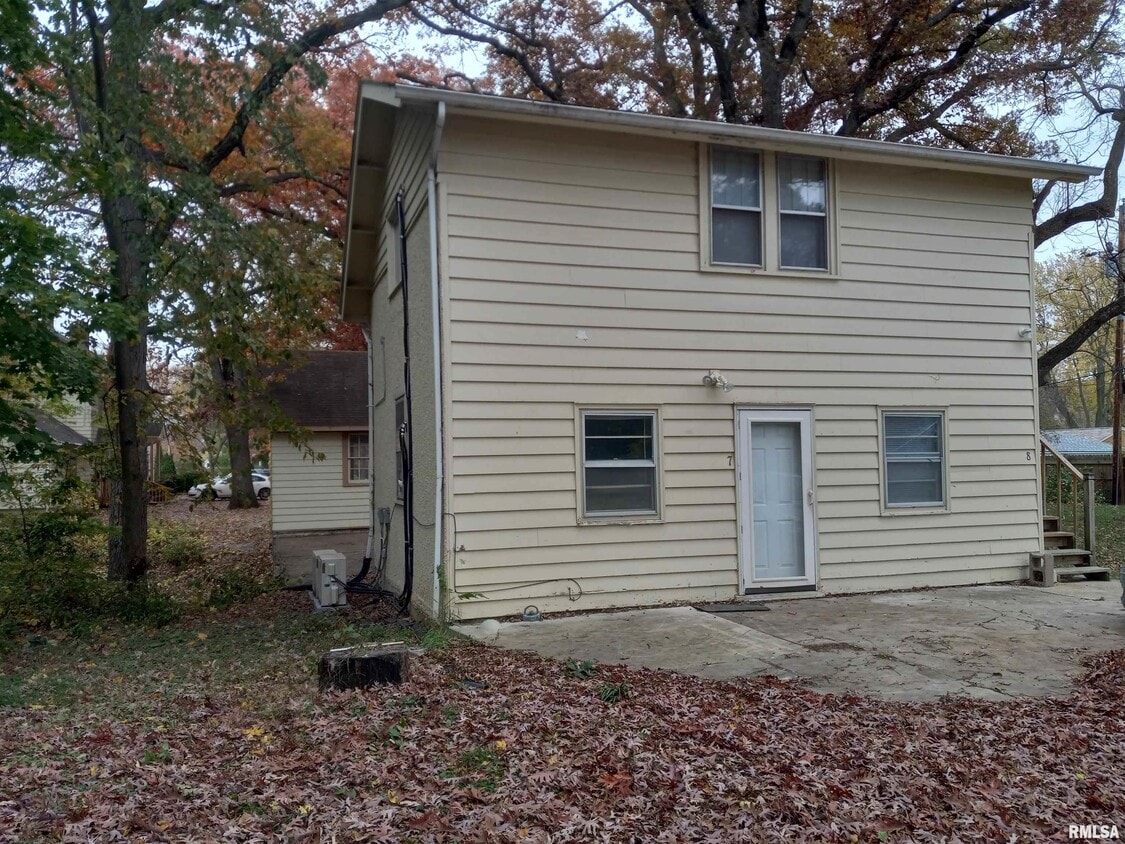 735 20th Ave Unit 7, East Moline, IL 61244 Room for Rent in East