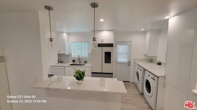 Building Photo - 825 Broadway St