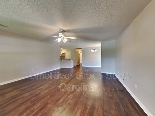 Foto del edificio - 3521 Beacon Dr