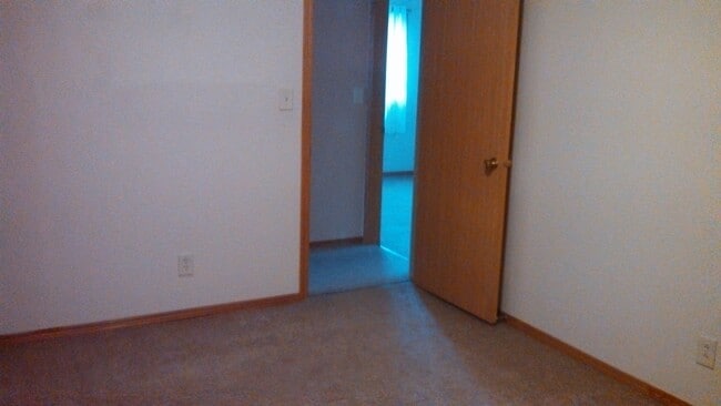 Building Photo - 3 BED | 2 BATH | SINGLE LEVEL | NORTH