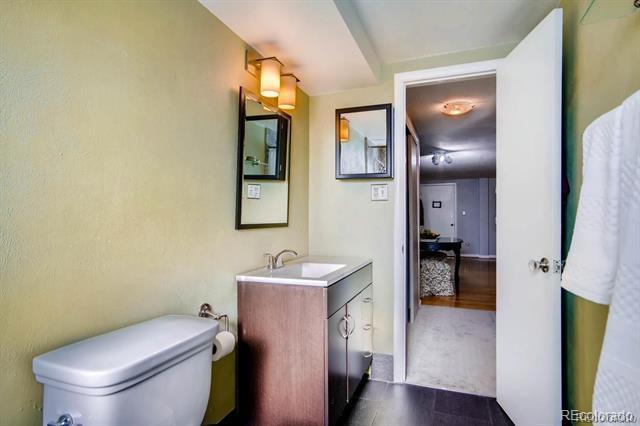 Foto del edificio - 352 S Lafayette St