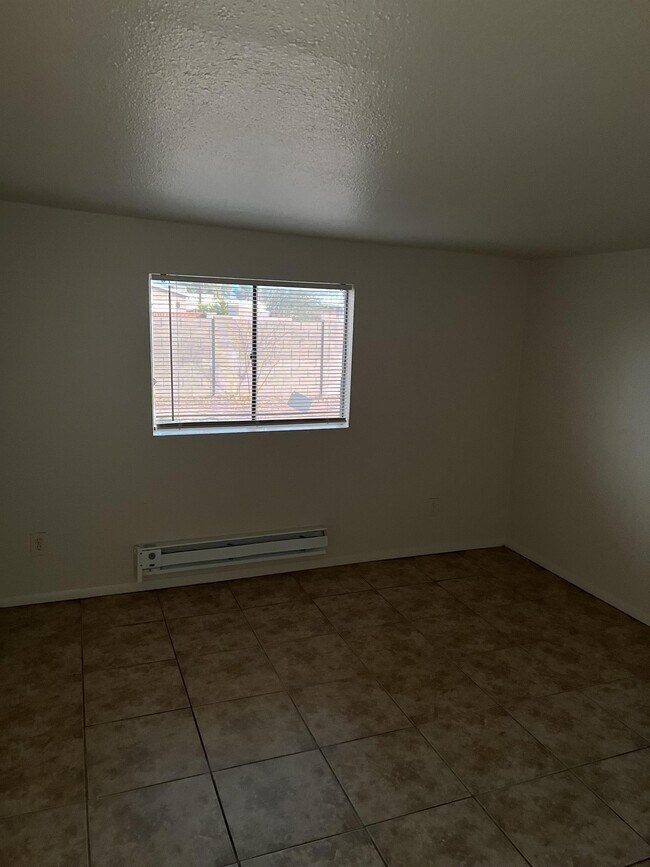 Building Photo - 1303 S Van Buren Ave