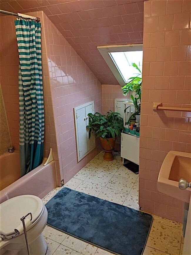 Building Photo - Somerville 1 bedroom apartment - Available...