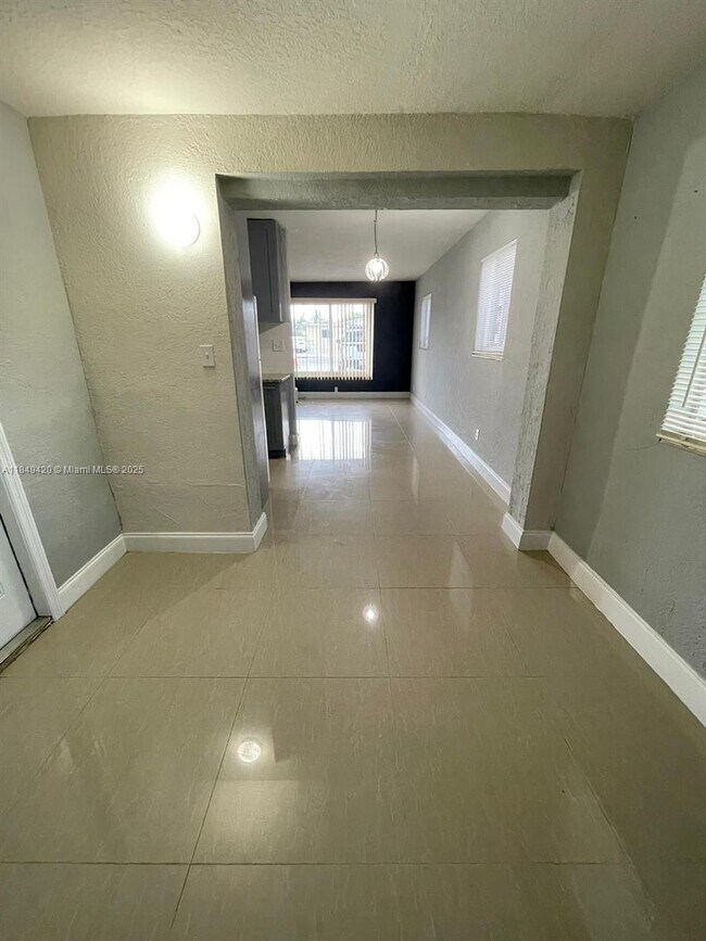 Foto del edificio - 2720 NW 2nd St