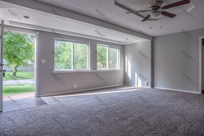 Foto del edificio - 3 Bedroom 1.5 Bath $1,425.00