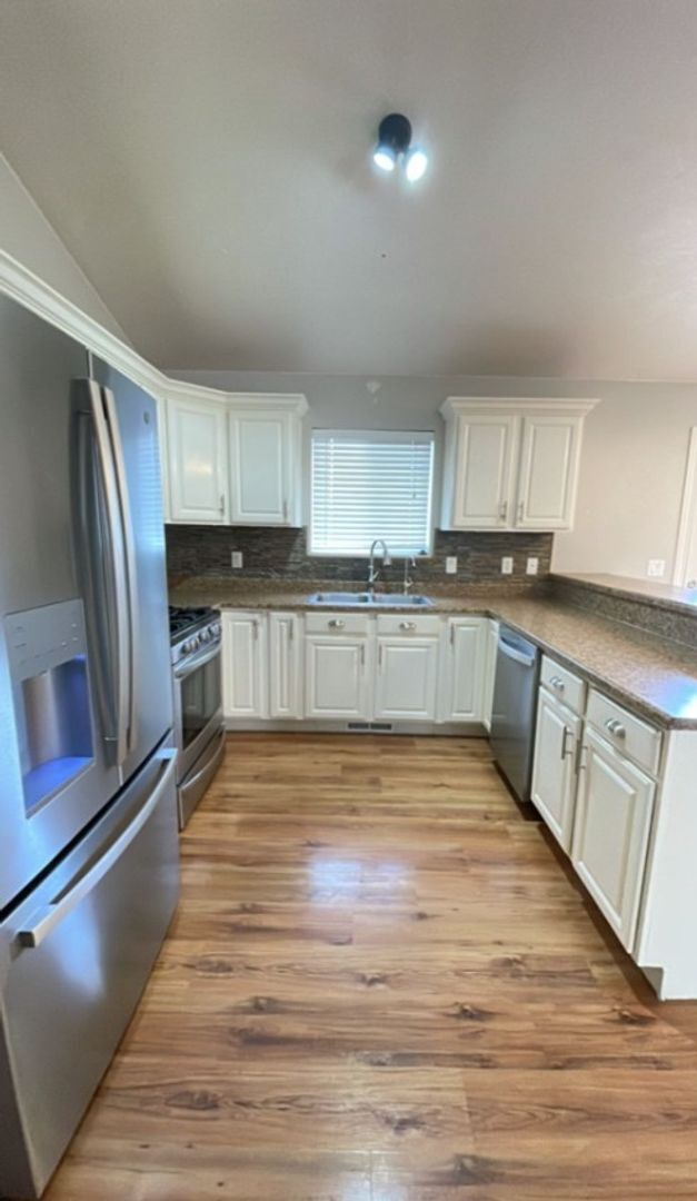 Building Photo - 5240 Woodland Pointe Cir