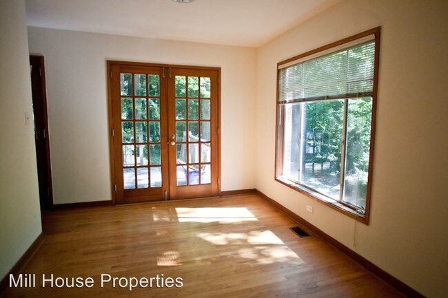 Building Photo - 424 Brookside Dr