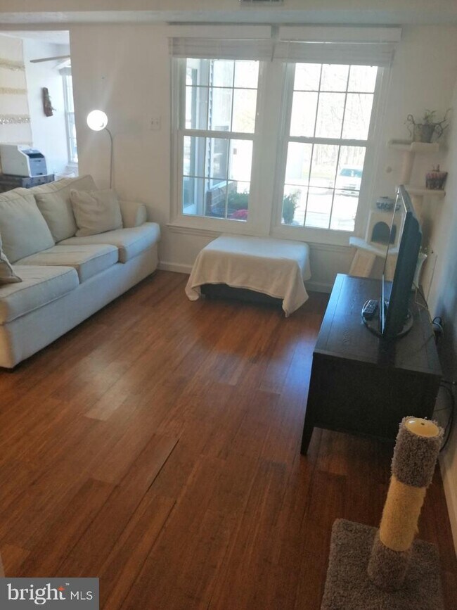 Foto del edificio - 1305 Cedar Crest Ct