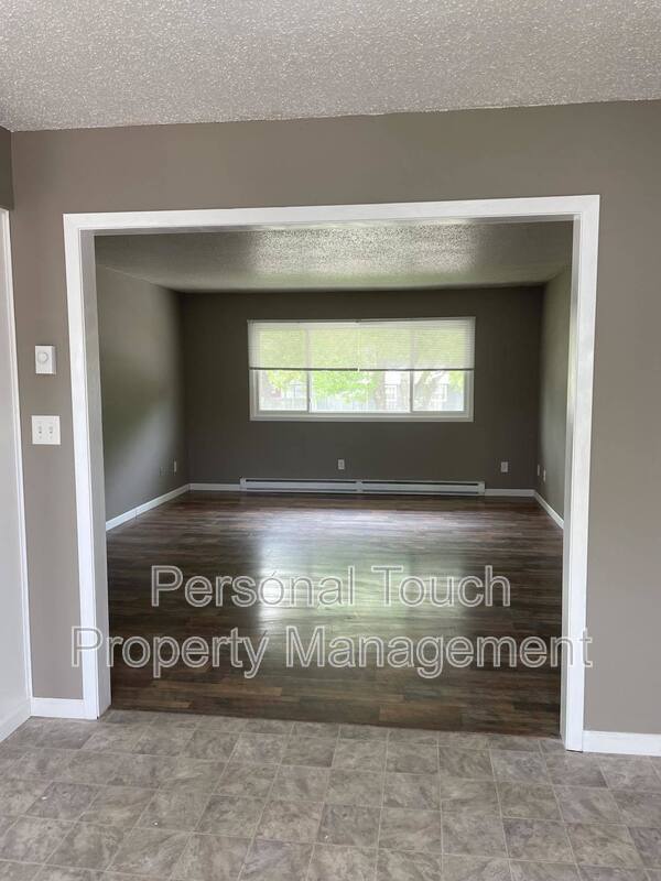 725 30th St N Unit Upper, Fargo, ND 58102 Condo for Rent in Fargo, ND