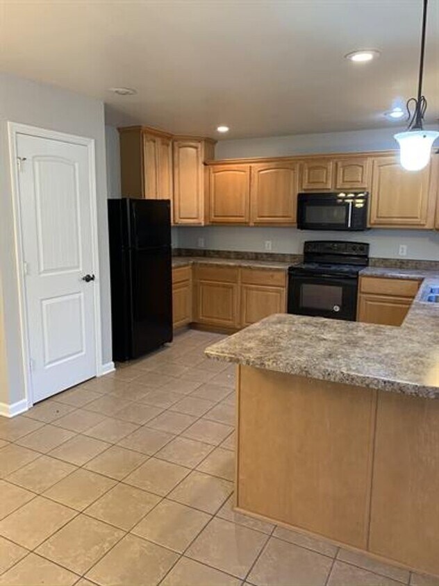 Foto principal - 406 Jasmine Dr