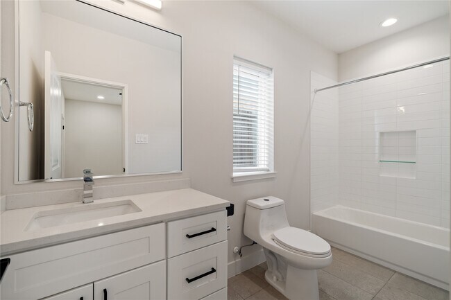 Foto del edificio - 2206 Lou Ellen Ln