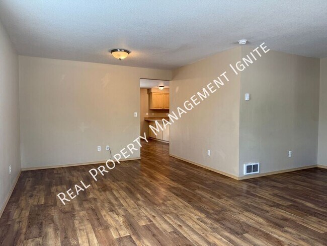 Building Photo - 53377 Eagle Ln