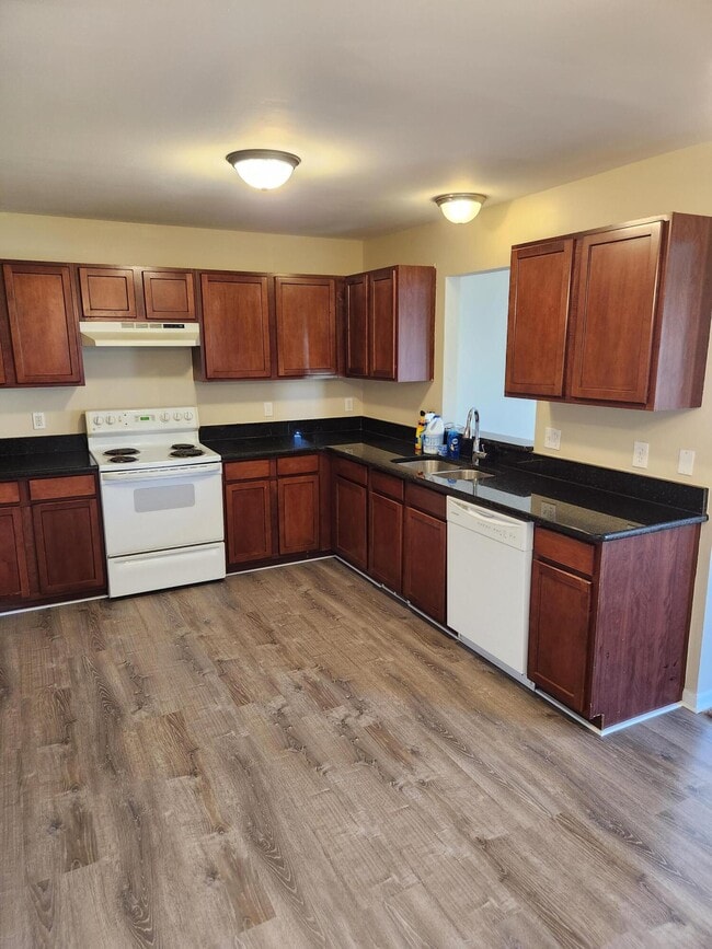 Building Photo - 7980 Amber Dr