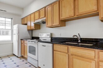 Building Photo - 727 S Forest Ave