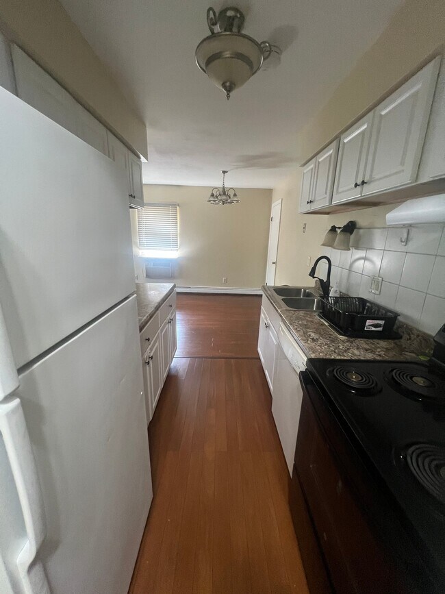 Foto del edificio - 5901 W Brown Deer Rd
