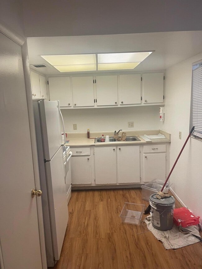 Foto del edificio - 2170 Knox McRae Dr