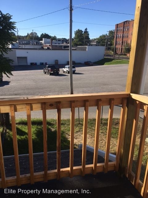 Foto del edificio - 3 br, 1 bath House - 312 E. Maple St.