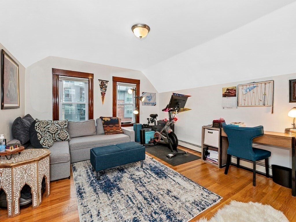 Primary Photo - 129 Arsenal St