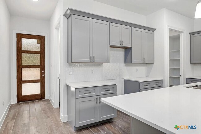 Foto del edificio - 155 N Rip Ford Rd