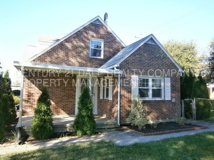 Primary Photo - 731 June St