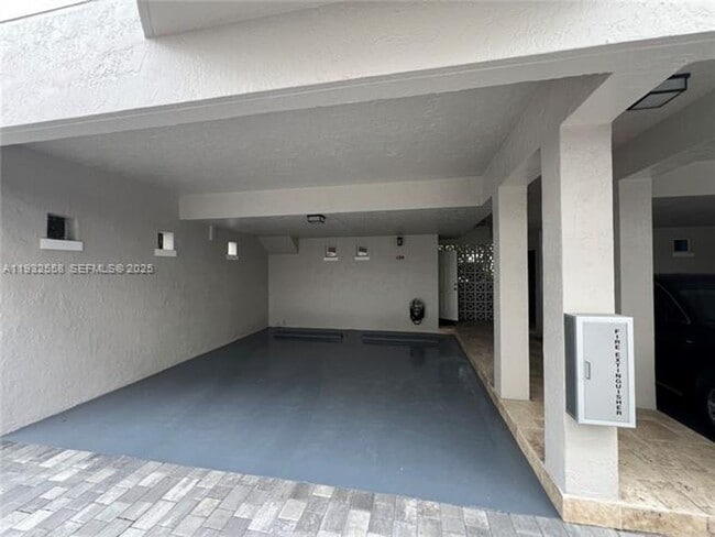 Foto del edificio - 261 Navarre Ave