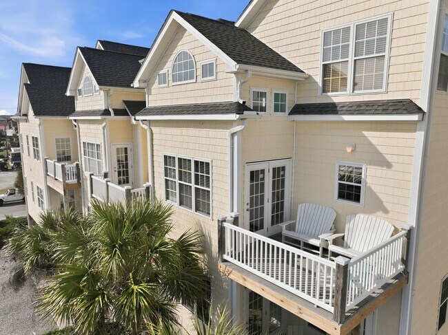 Foto del edificio - 215 Summer Winds Pl
