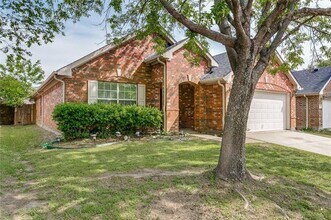 Building Photo - 815 Creekside Dr