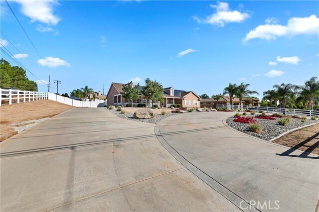 Foto del edificio - 17888 Roberts Rd