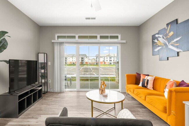 Foto del edificio - 5813 Lillian Ln
