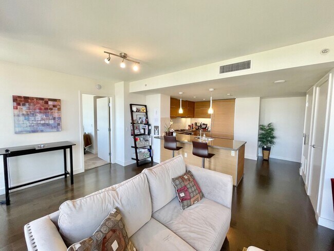 Foto del edificio - Luxurious Condo at Madrone w/Bay, City Vie...