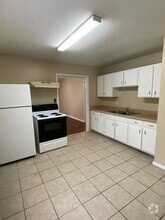 Building Photo - 5011 Oleander Dr