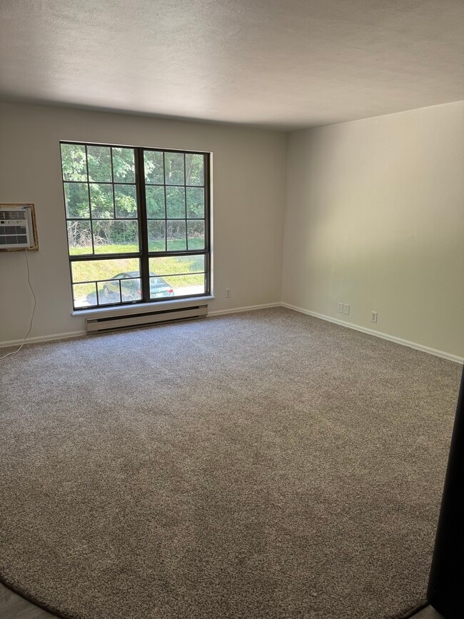 Building Photo - 1614 N Parkway Dr