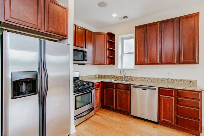 Foto del edificio - 6150 N Ravenswood Ave