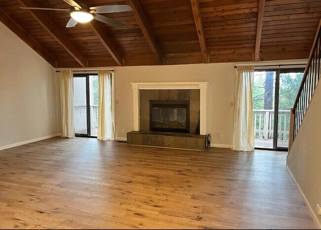 Building Photo - 196 Snowberry Ct