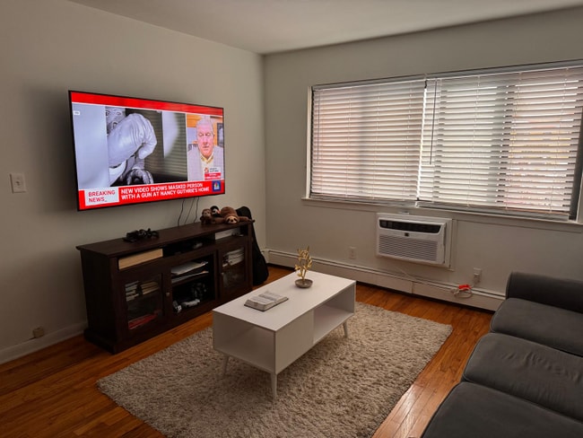 Building Photo - 401 US-22