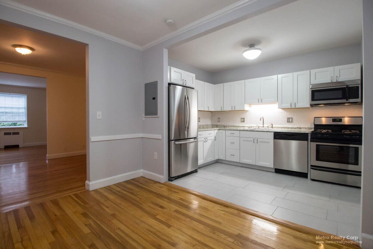 Primary Photo - 1161 Beacon St