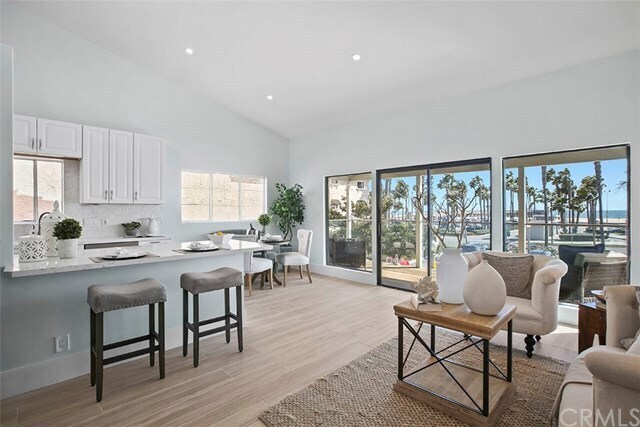 Building Photo - 702 E Oceanfront
