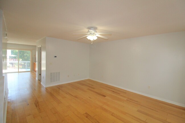 Foto del edificio - 869 Camelot Ln