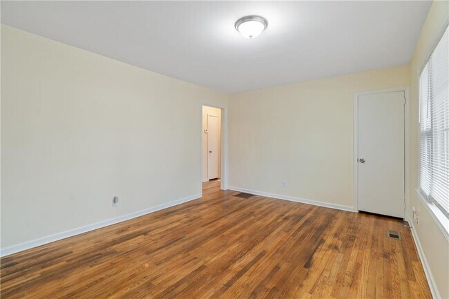 Building Photo - 681 Toliver St NE