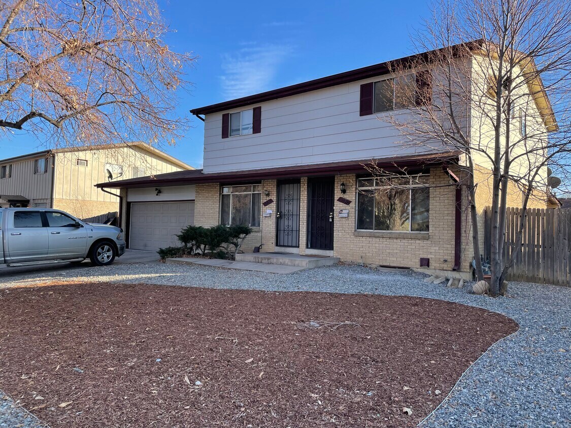 13642 E Nevada Pl, Aurora, CO 80012 Townhome Rentals in Aurora CO