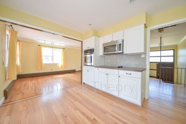 Building Photo - 3035 Hazelton St