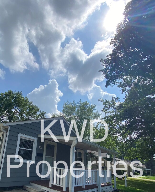 Primary Photo - 127 Green Acre Dr