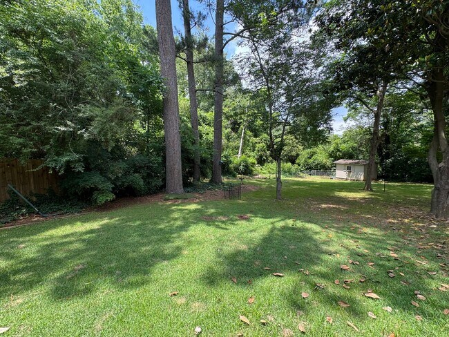 Foto del edificio - Executive Rental 4 bed 3 bath home in the heart of Country Club