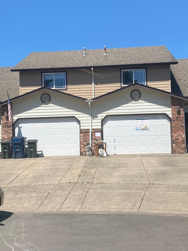 Building Photo - 4762-4764 Spring Meadow Ave