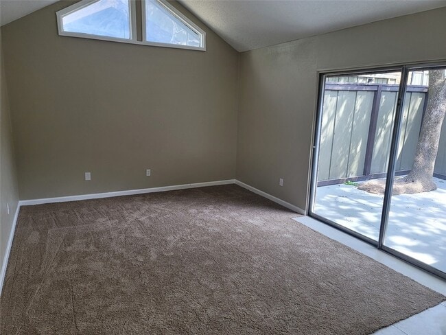 Foto del edificio - 4630 Country Creek Dr