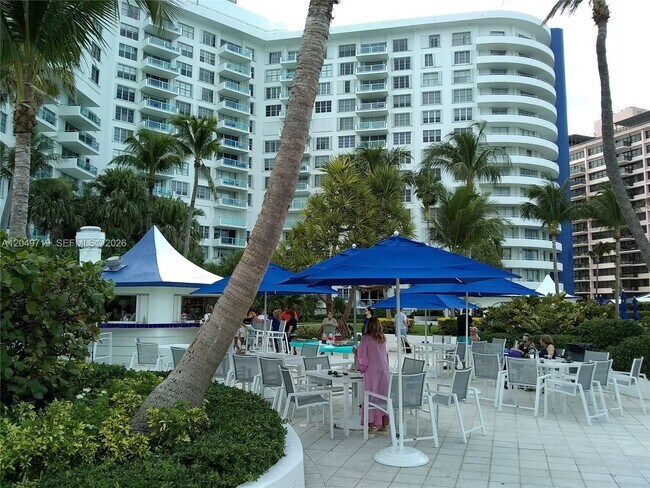 Foto del edificio - 5161 Collins Ave